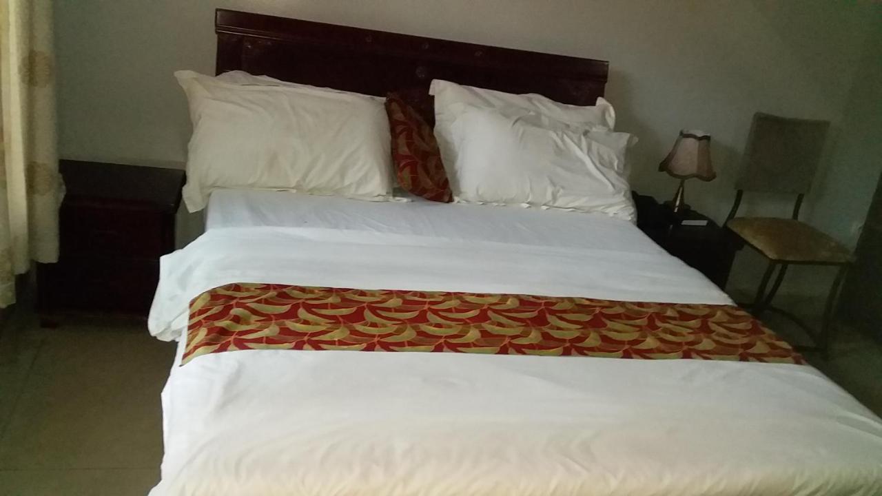 Random Park Hotel Kigali Eksteriør billede