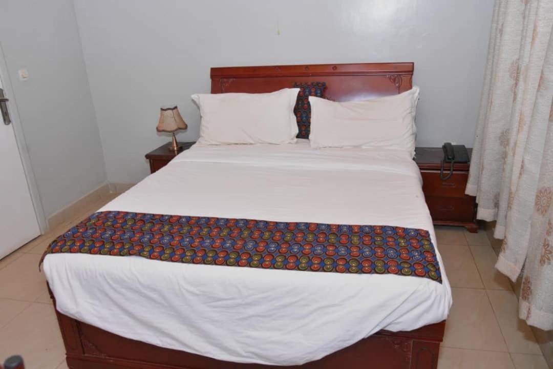 Random Park Hotel Kigali Eksteriør billede